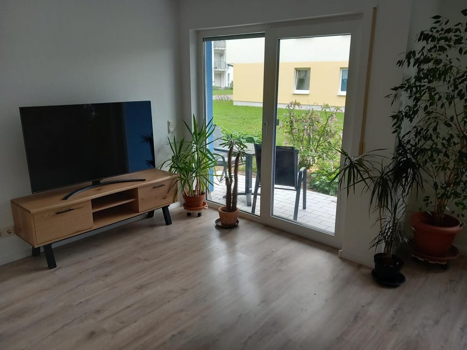 Communal lounge/ TV room, TV and multimedia, View (from property/room), Balcony/Terrace, Evening entertainment