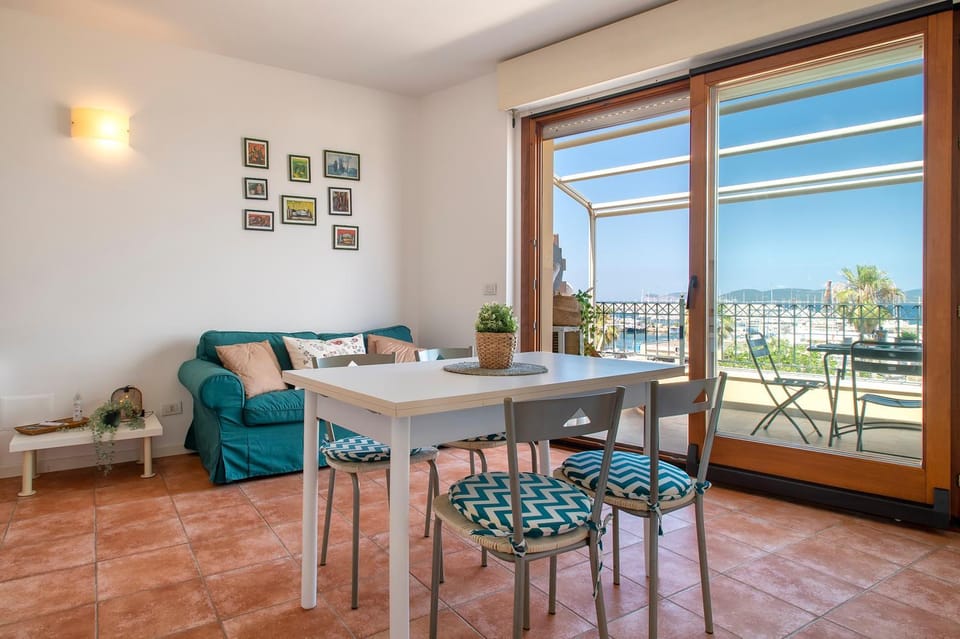 View (from property/room), Balcony/Terrace, Living room, Seating area, Dining area