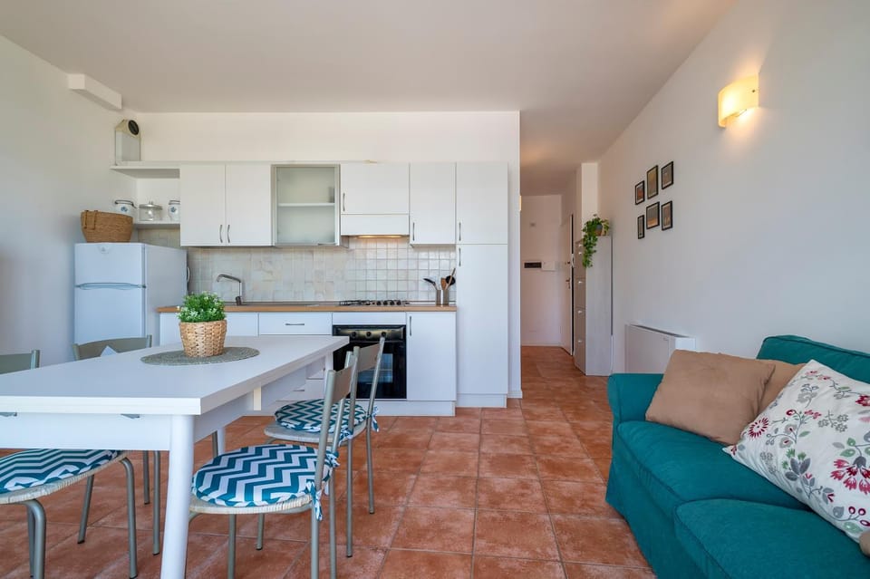 Kitchen or kitchenette, Living room, Seating area, Dining area, minibar, pet friendly, stove