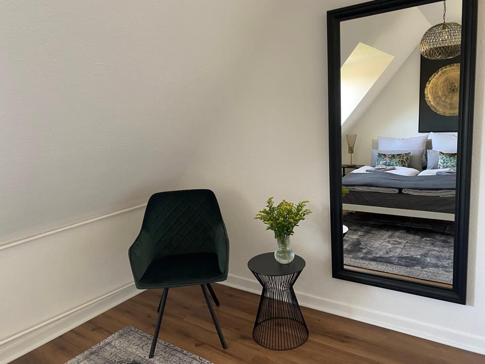 Photo of the whole room, Bedroom