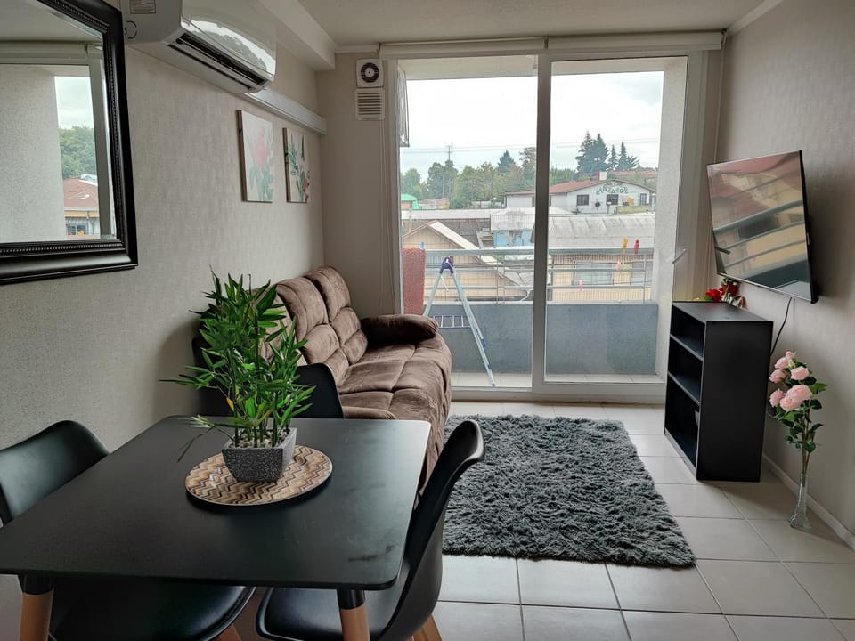 Communal lounge/ TV room, TV and multimedia, Living room, Dining area, air conditioner