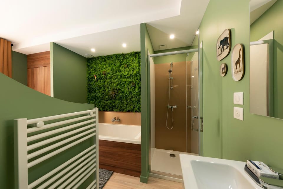 Shower, Bathroom, Decorative detail, Bath