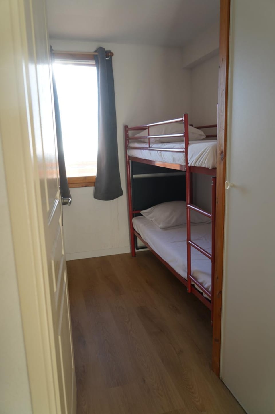 Bedroom, bunk bed