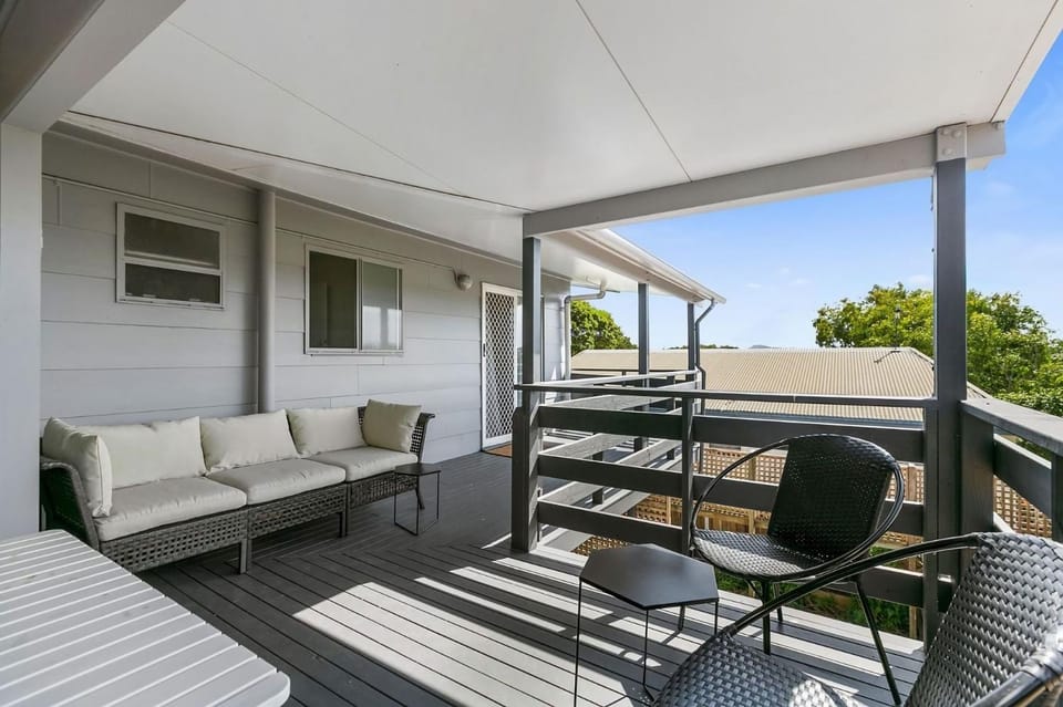 Property building, Balcony/Terrace, Balcony/Terrace, Seating area