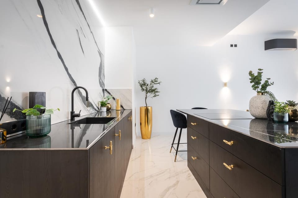 Coffee/tea facilities, Kitchen or kitchenette, Dining area, minibar