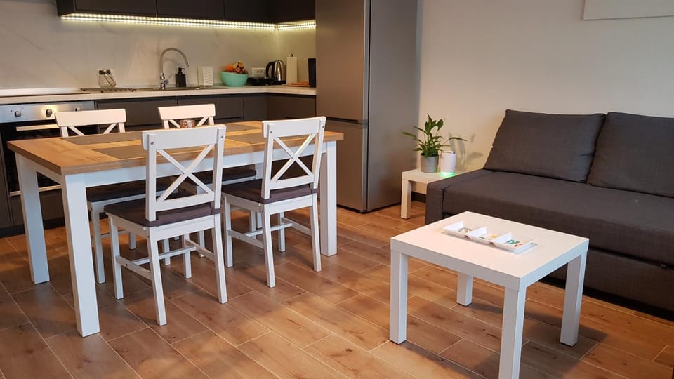 Kitchen or kitchenette, Living room, Seating area, Dining area