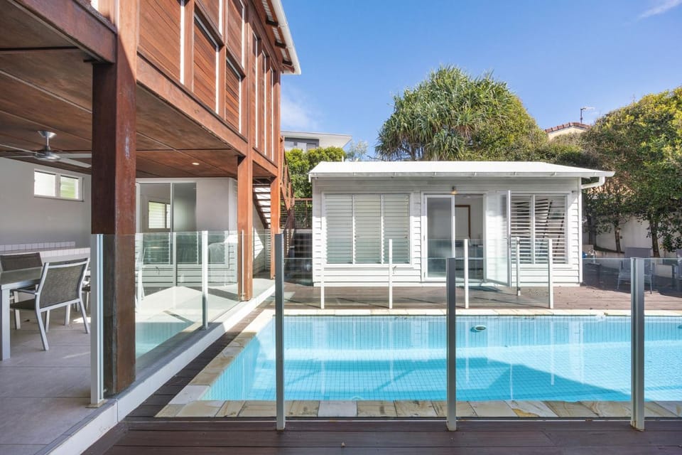 Patio, Swimming pool, Swimming pool