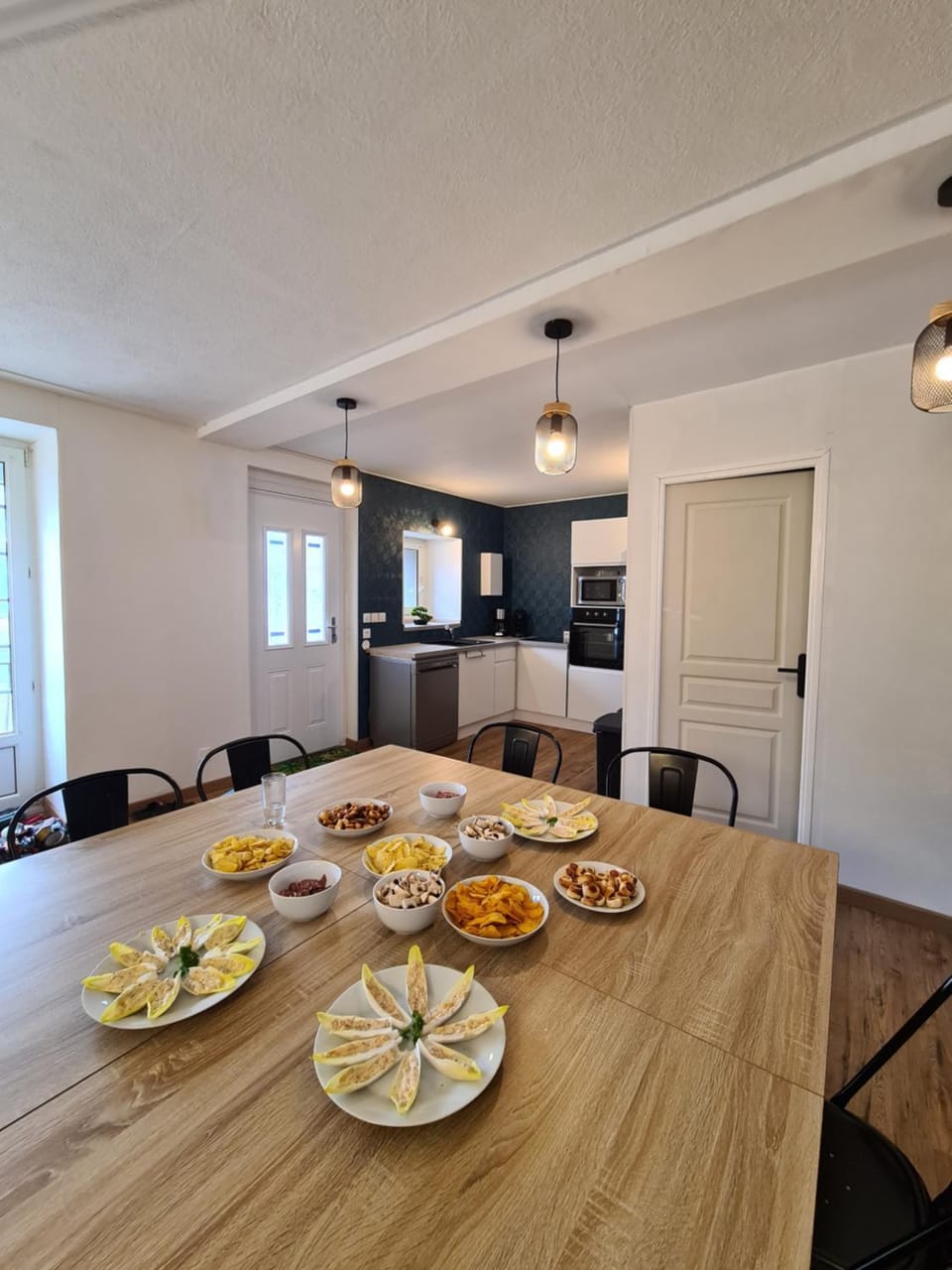 Dining area, kitchen