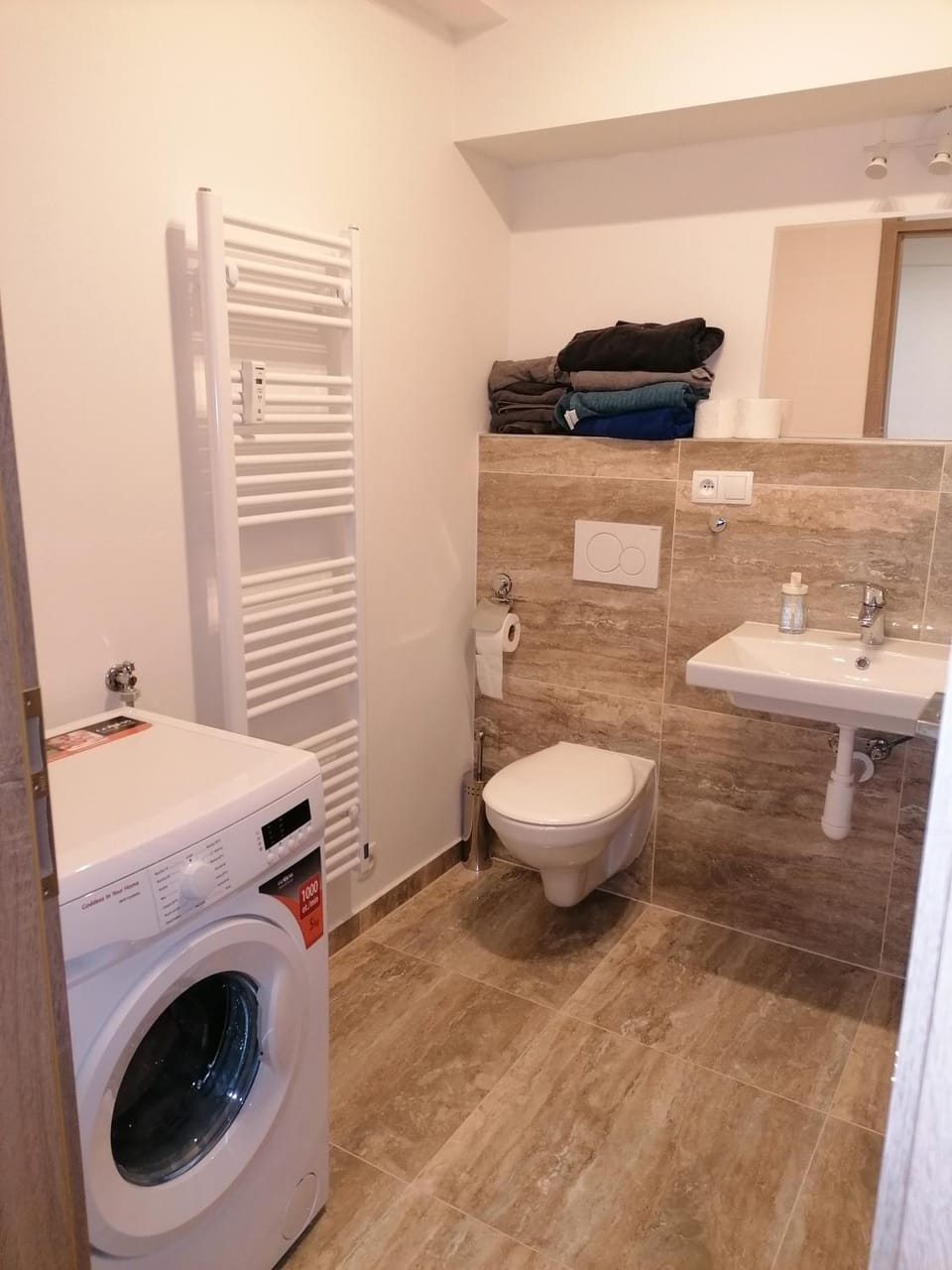 Bathroom, towels, washing machine