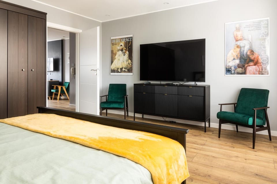 TV and multimedia, Photo of the whole room, Bedroom, wardrobe