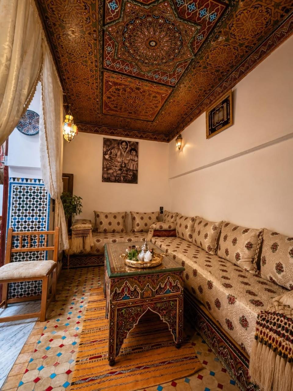 Living room, Seating area, Dining area