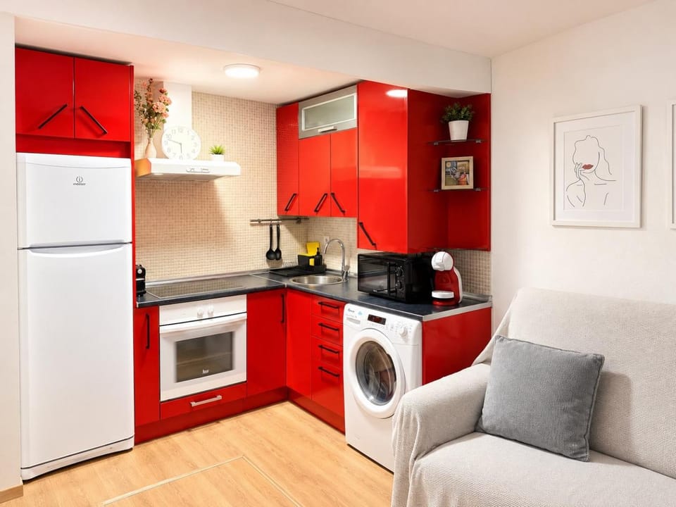 Coffee/tea facilities, Kitchen or kitchenette, oven, stove, washing machine, dryer