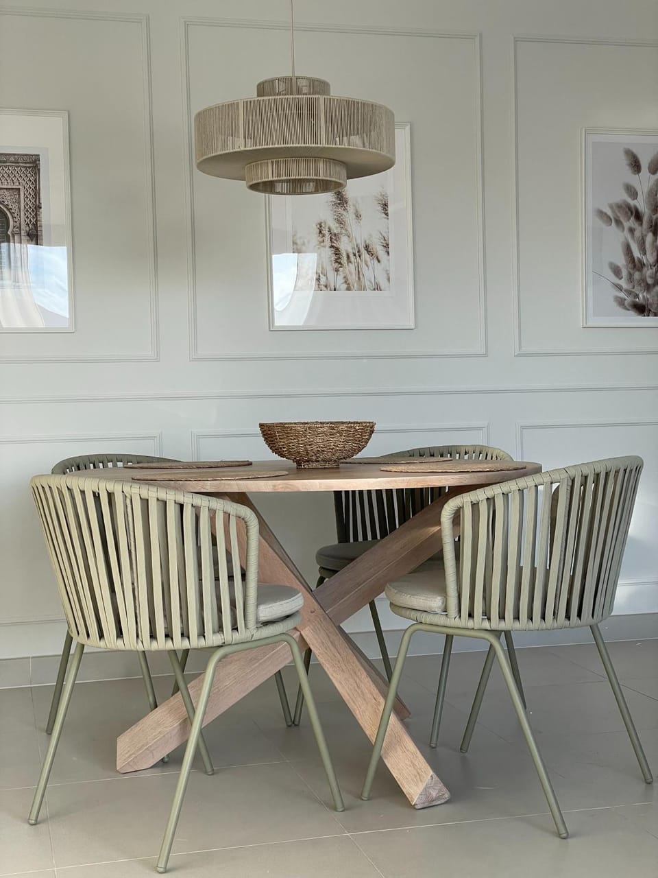 Photo of the whole room, Dining area