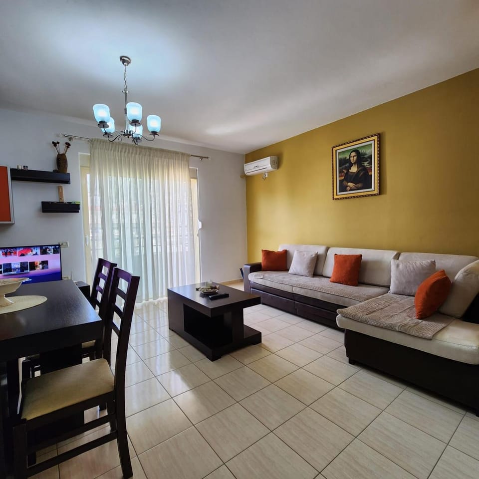 Communal lounge/ TV room, Bed, TV and multimedia, Living room, Photo of the whole room, Seating area, Dining area, Evening entertainment, Bedroom, air conditioner