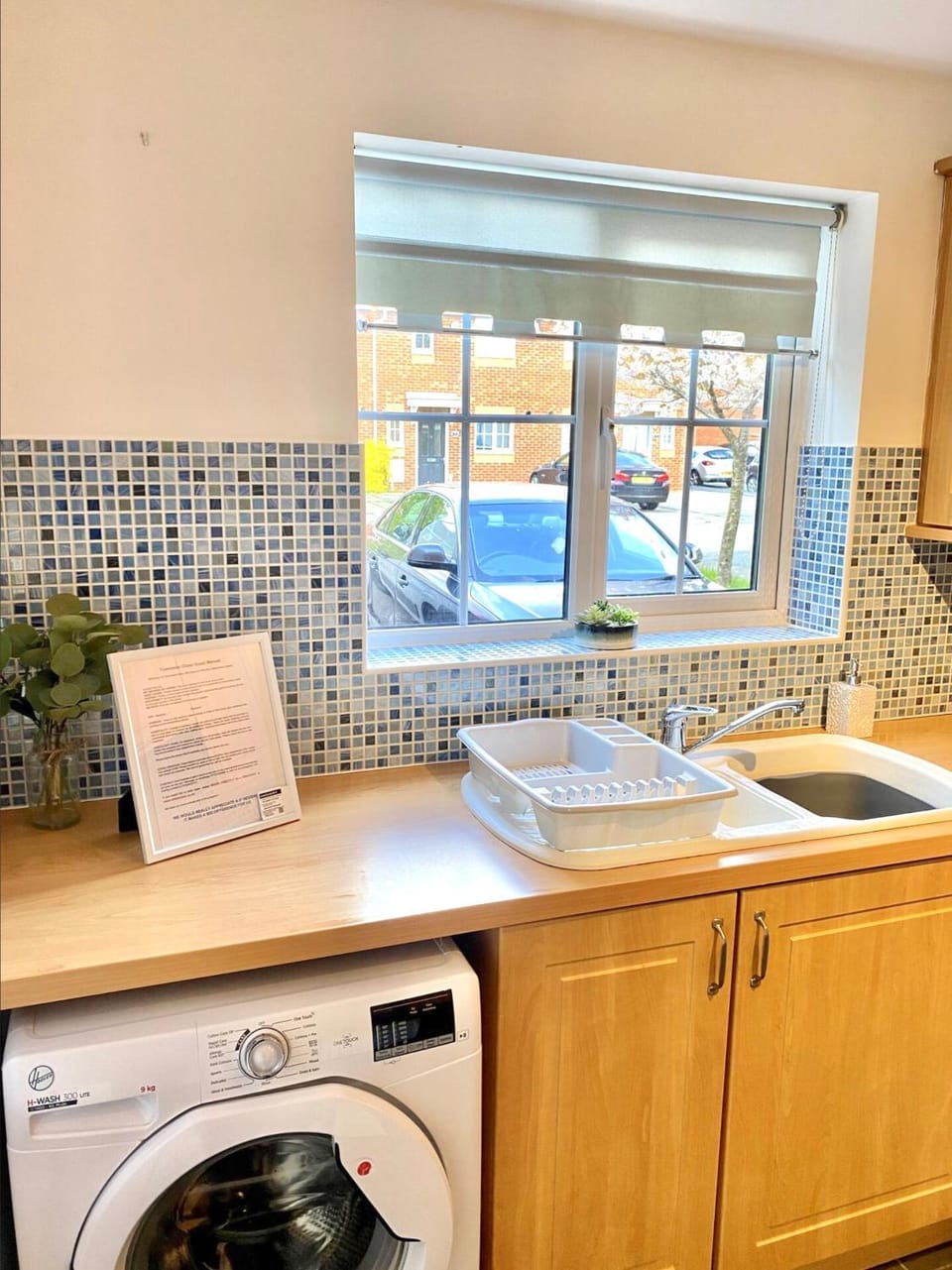 Kitchen or kitchenette, washing machine