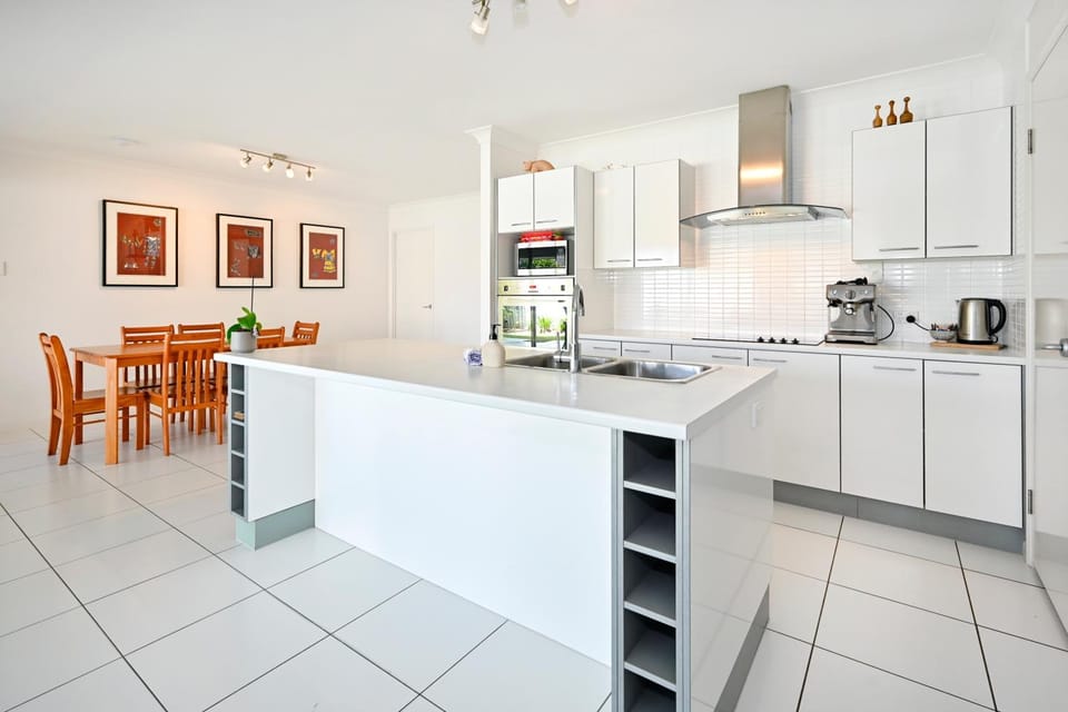Coffee/tea facilities, Kitchen or kitchenette, Dining area, dishwasher, minibar, pet friendly, stove, toaster
