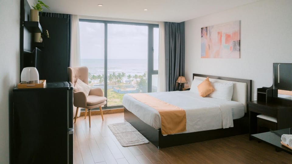 Bed, View (from property/room), Photo of the whole room, Seating area, Bedroom