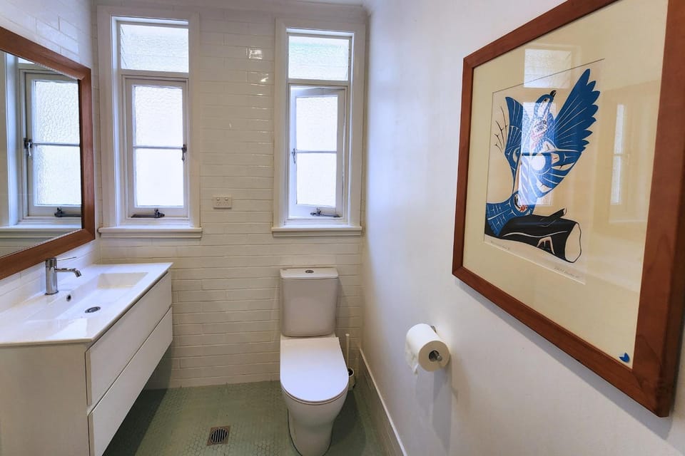 Shower, Toilet