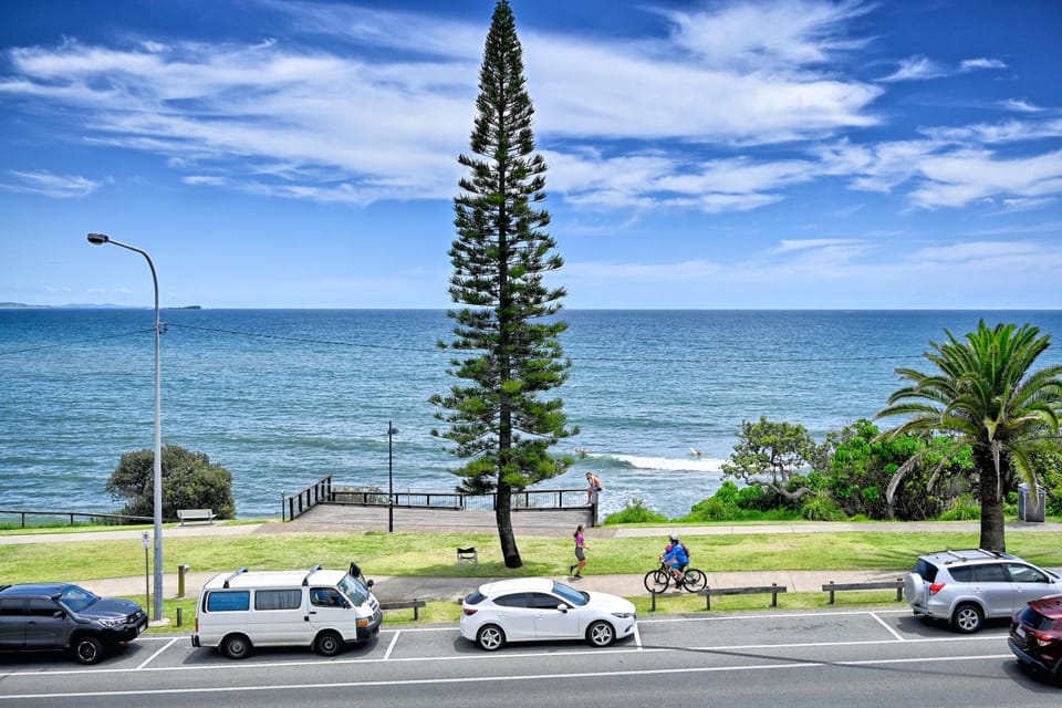 Day, People, Natural landscape, Balcony/Terrace, Beach, Sea view, Location, Parking