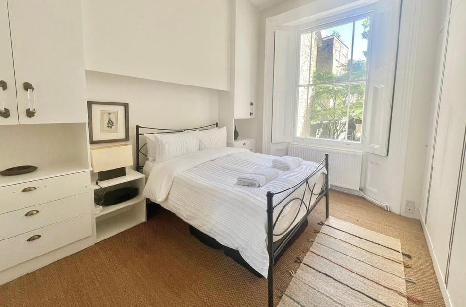 Classic Notting Hill Apartment with Private Garden Apartment in City of Westminster