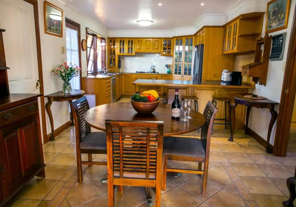 Kitchen or kitchenette, Living room, Dining area, minibar, pet friendly, stove
