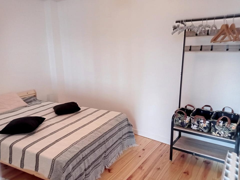 Appartement rénové, 1 chambre, 300m de la gare, près du centre de Granville - FR-1-361-479 Apartment in Granville