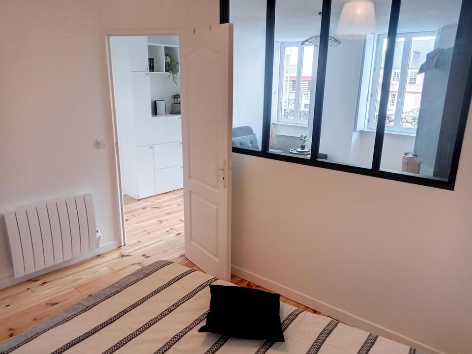 Appartement rénové, 1 chambre, 300m de la gare, près du centre de Granville - FR-1-361-479 Apartment in Granville