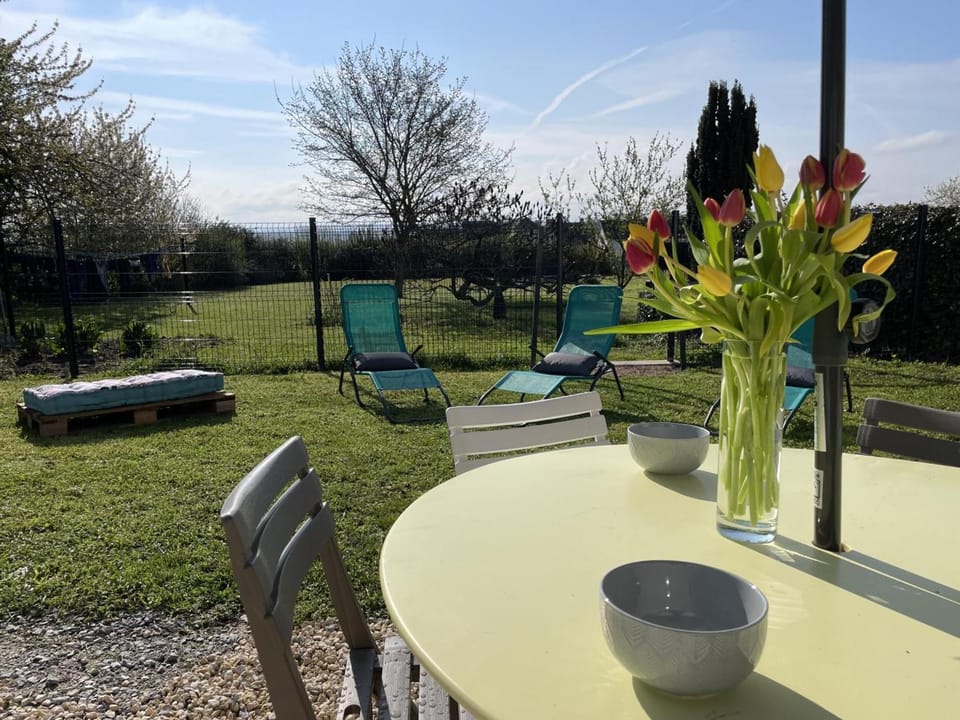 Gîte contemporain chaleureux pour 4 avec piscine partagée - FR-1-489-444 House in Auvergne-Rhône-Alpes