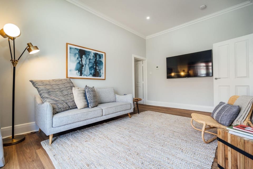Belle Escapes - Moseley Apartments near the beach with private garden Apartment in Adelaide