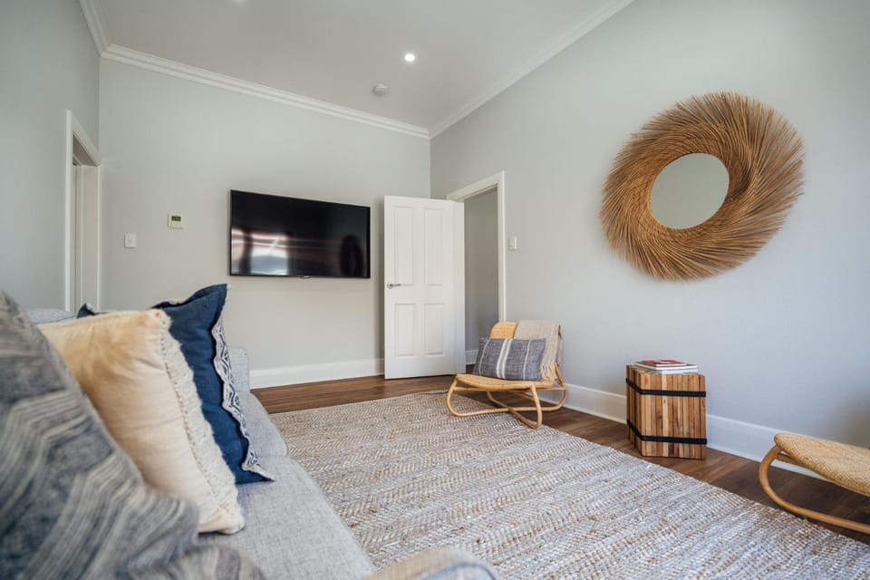 Belle Escapes - Moseley Apartments near the beach with private garden Apartment in Adelaide