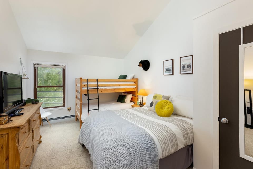 Bed, Bedroom, bunk bed