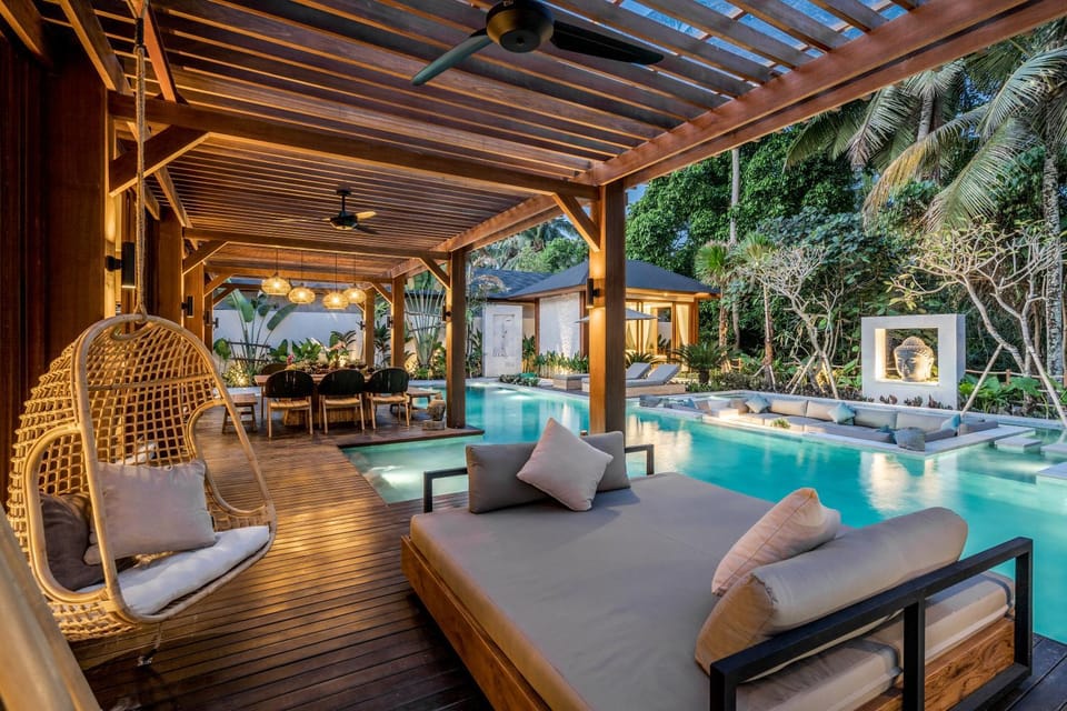 Pool view, Swimming pool, sunbed