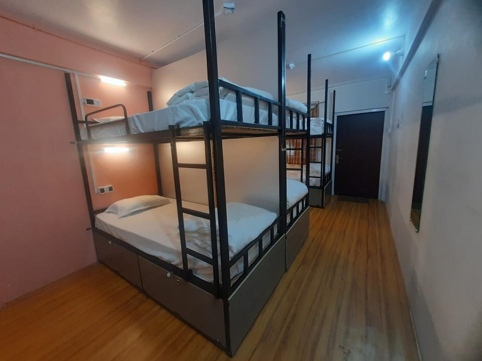 Bedroom, bunk bed