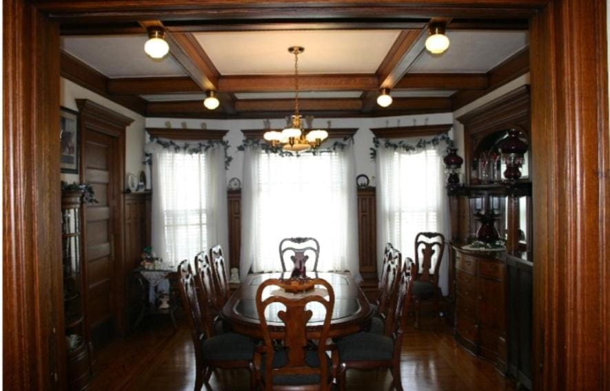 Tarry Here Mansion Bed & Breakfast Bed and Breakfast in Cattaraugus