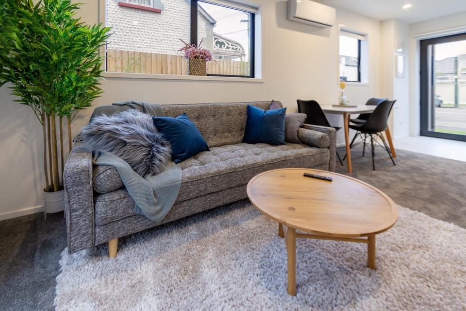 Living room, Photo of the whole room, Decorative detail, Dining area, air conditioner