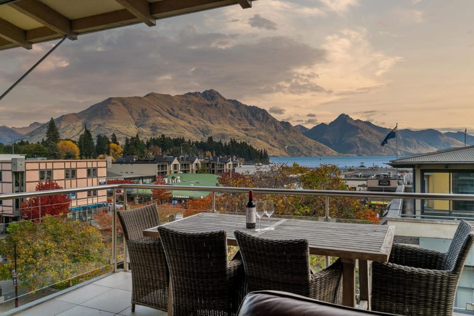 Natural landscape, View (from property/room), Balcony/Terrace, Balcony/Terrace, Lake view, Mountain view