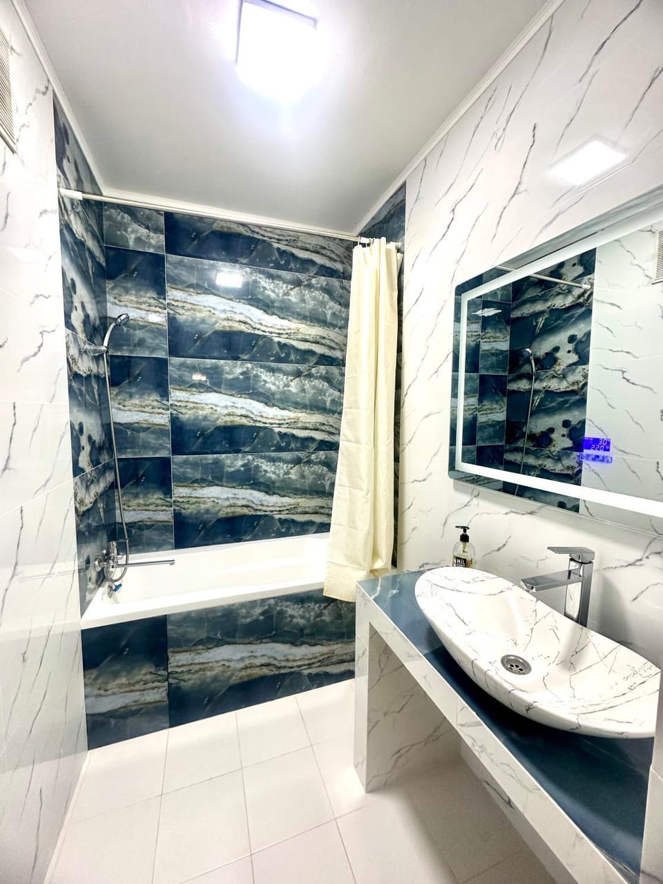 Shower, Bath, towels