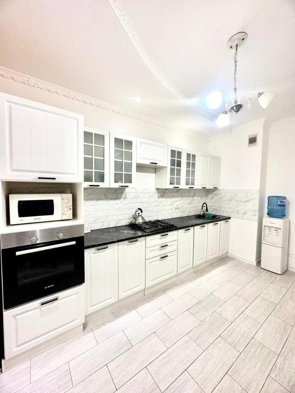 Kitchen or kitchenette, minibar, oven
