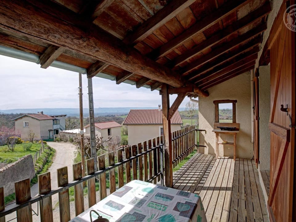 Gîte charmant avec cheminée, proche nature - FR-1-496-279 House in Auvergne-Rhône-Alpes