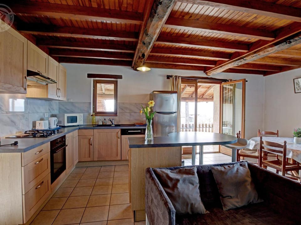 Gîte charmant avec cheminée, proche nature - FR-1-496-279 House in Auvergne-Rhône-Alpes