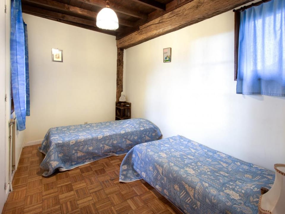 Gîte 65 m² avec cheminée, terrasse et jeux pour enfants - FR-1-496-283 House in Auvergne-Rhône-Alpes