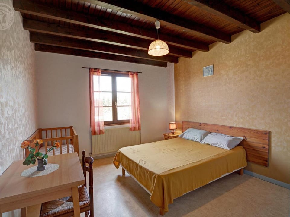 Gîte familial avec jeux extérieurs près de St-Galmier - FR-1-496-281 House in Auvergne-Rhône-Alpes