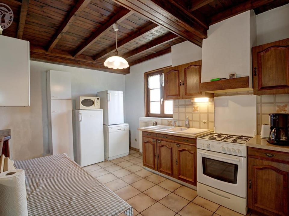 Gîte familial avec jeux extérieurs près de St-Galmier - FR-1-496-281 House in Auvergne-Rhône-Alpes