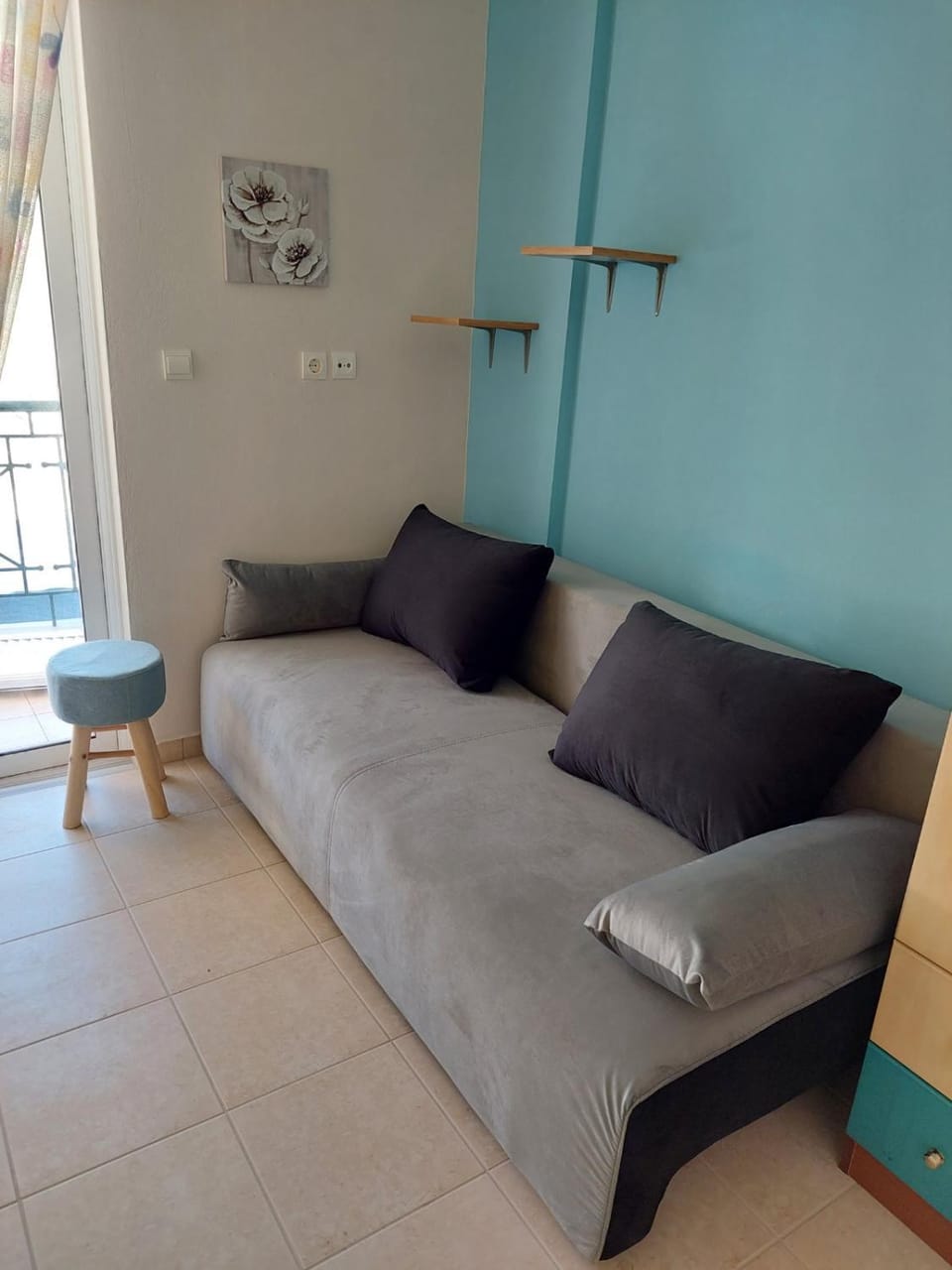 Bed, Living room, Seating area, Bedroom, towels