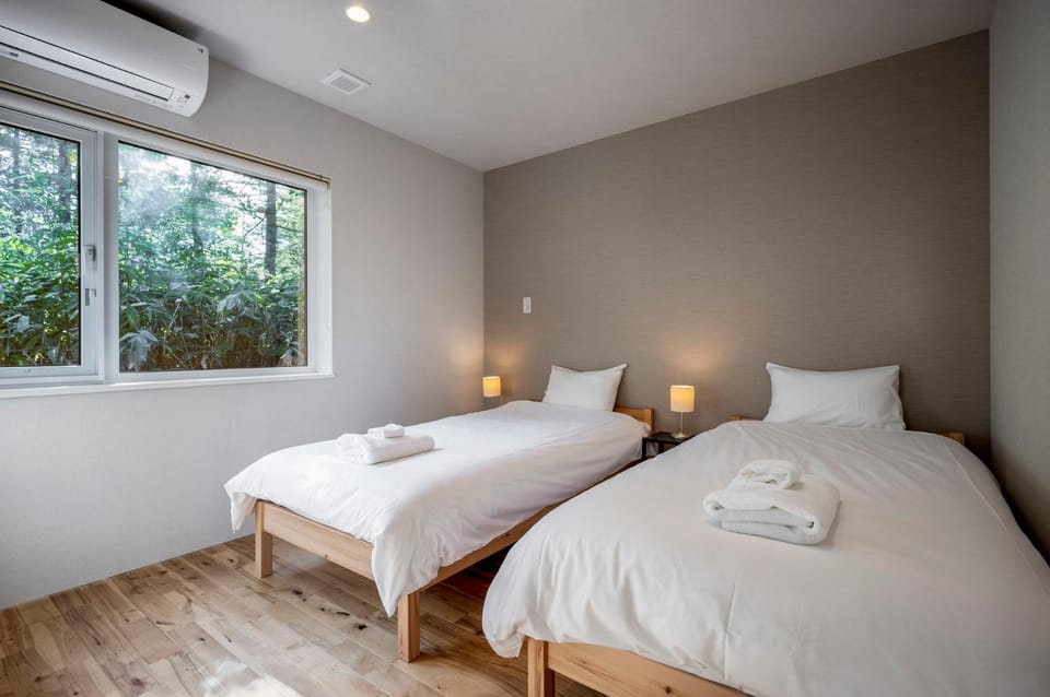 Bedroom, towels, air conditioner