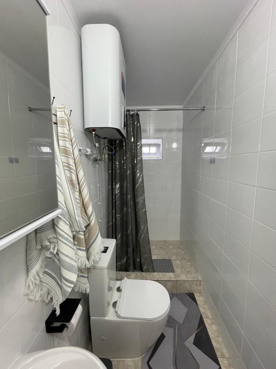 Shower, Toilet, Bathroom, towels