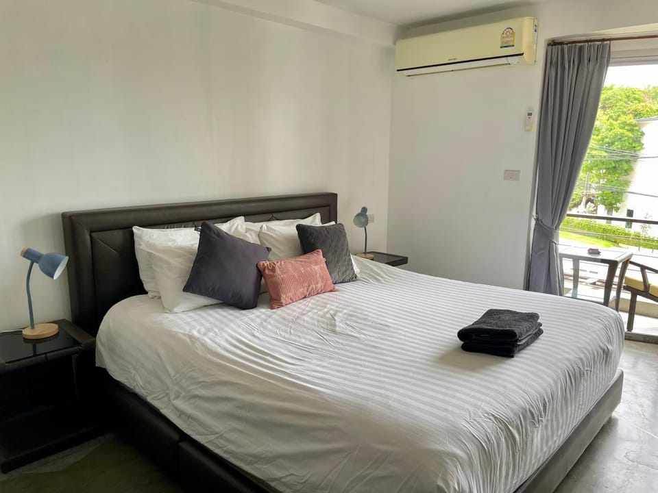 Bed, Bedroom, air conditioner