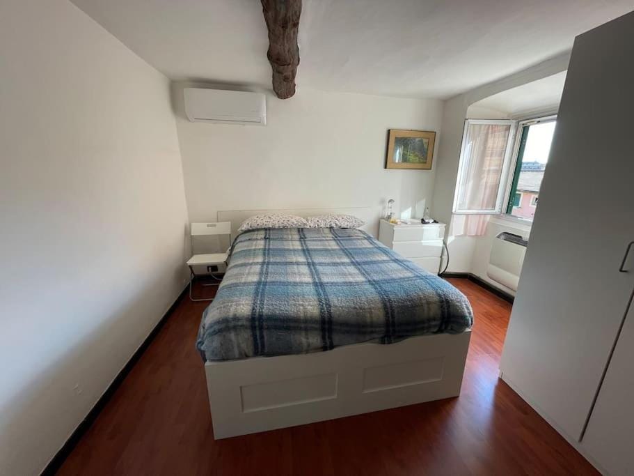 Historic house close to station Apartment in Genoa