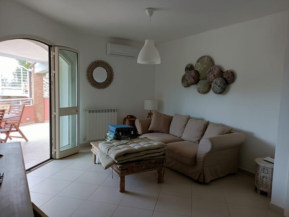 Living room, internet