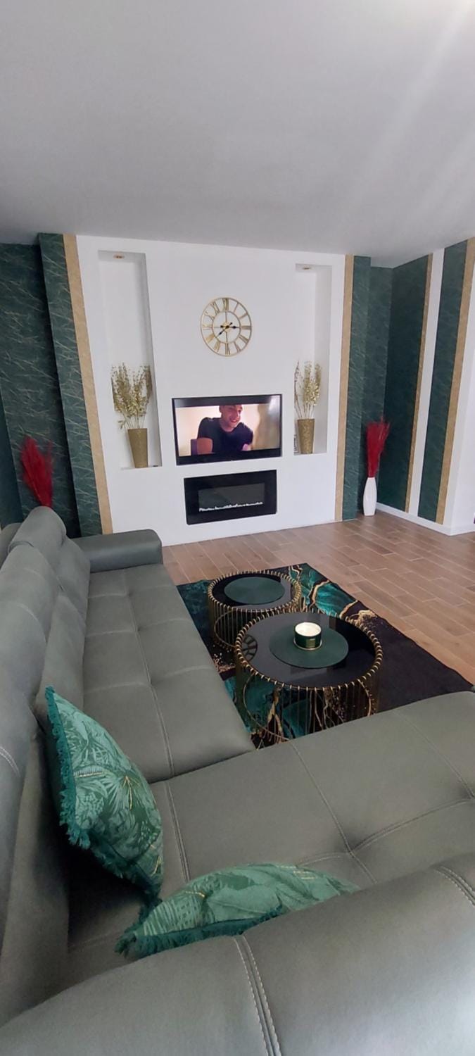 TV and multimedia, Living room, Seating area